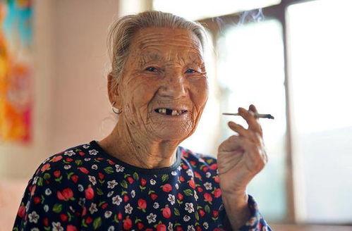 吃瓜长大的老奶奶视频在线观看,跟随吃瓜老奶奶一起在线观看经典视频